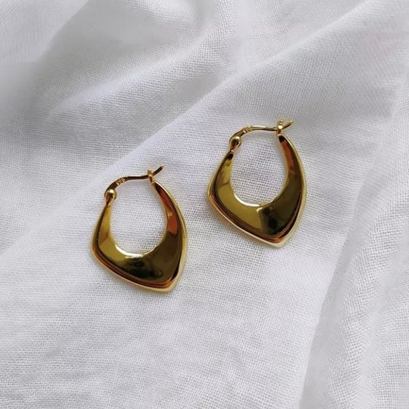 NEW 925 Sterling Silver Asymmetrical Hoop Point Earrings - Picture 6 of 7